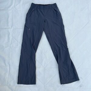 Vintage grey north face hiking pants with rollup button convertable